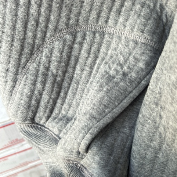Aerie Cozy Gray Women's Sweater - Picture 3 of 4